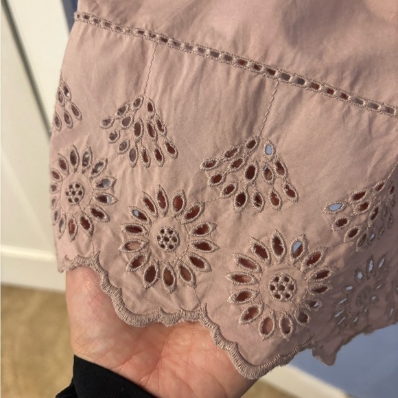 Darling 💖 perfect for summer Gap eyelet flutter sleeve blouse - Picture 6 of 7